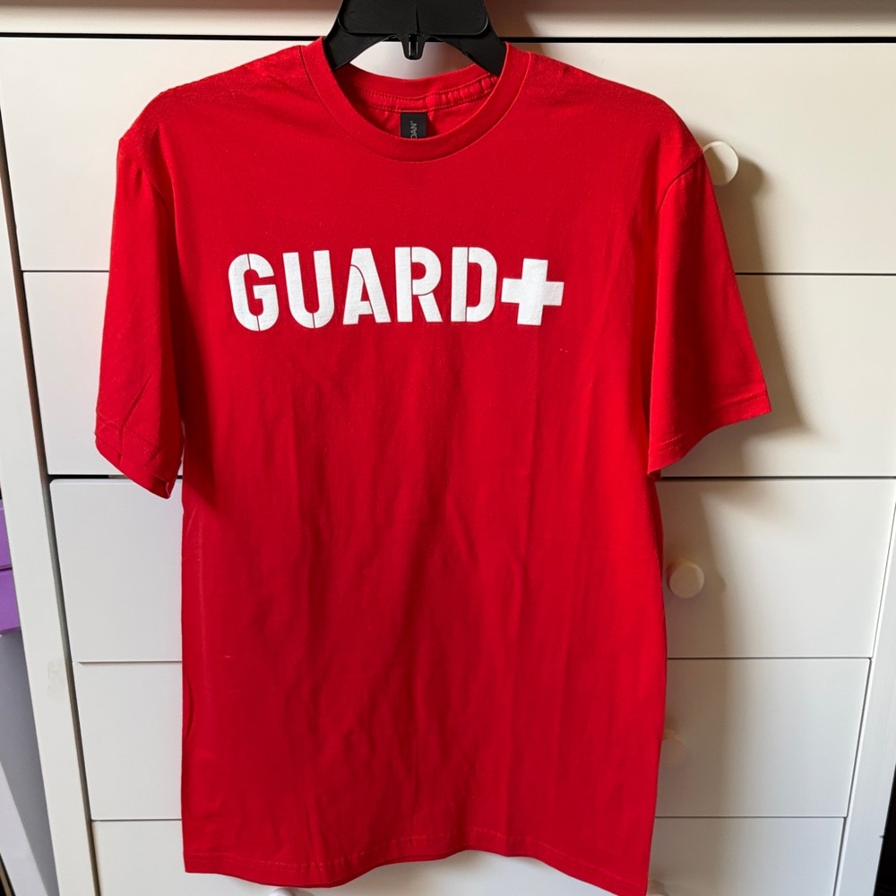 🛟 NWOT GILDAN ADULT SIZE MEDIUM RED LIFEGUARD TEE